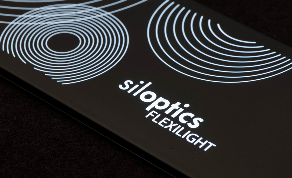 siloptics Flexilight mit flächiger Ausleuchtung mit geschwungenen Muster